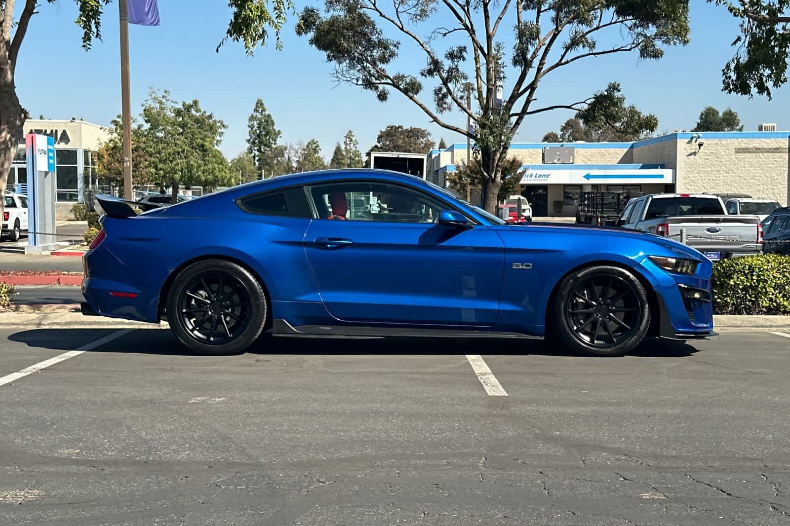 Used 2017 Ford Mustang GT RWD image 9