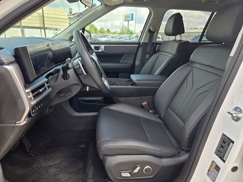Used 2025 Hyundai Santa Fe SEL FWD image 23