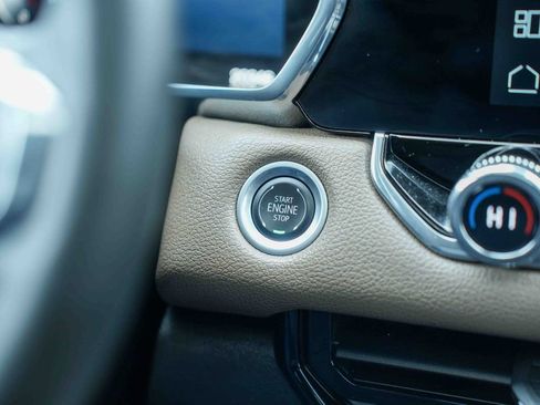 Used 2024 GMC Canyon Denali image 39