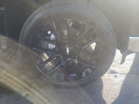 Used 2024 Chevrolet Silverado 1500 LT image 9