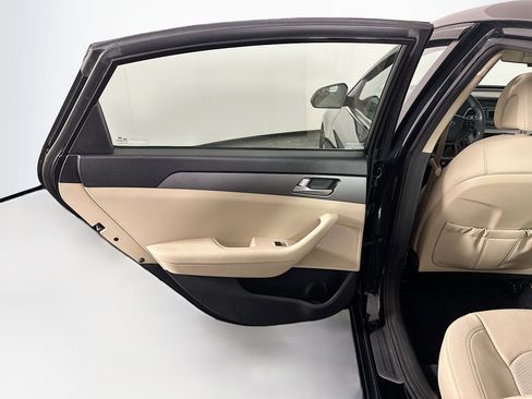 Used 2015 Hyundai Sonata SE image 23