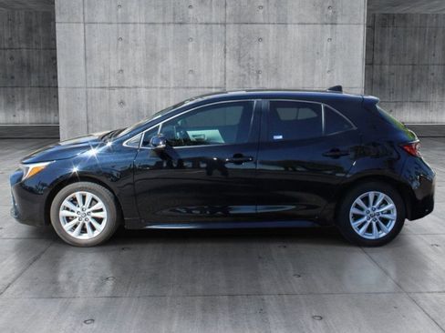 Used 2025 Toyota Corolla SE image 2