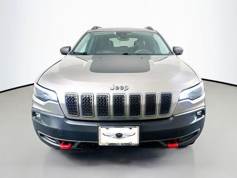 Used 2019 Jeep Cherokee Trailhawk image 2
