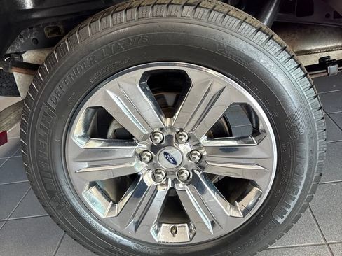 Used 2019 Ford F150 Lariat w/ Equipment Group 502A Luxury AWD/4WD image 11