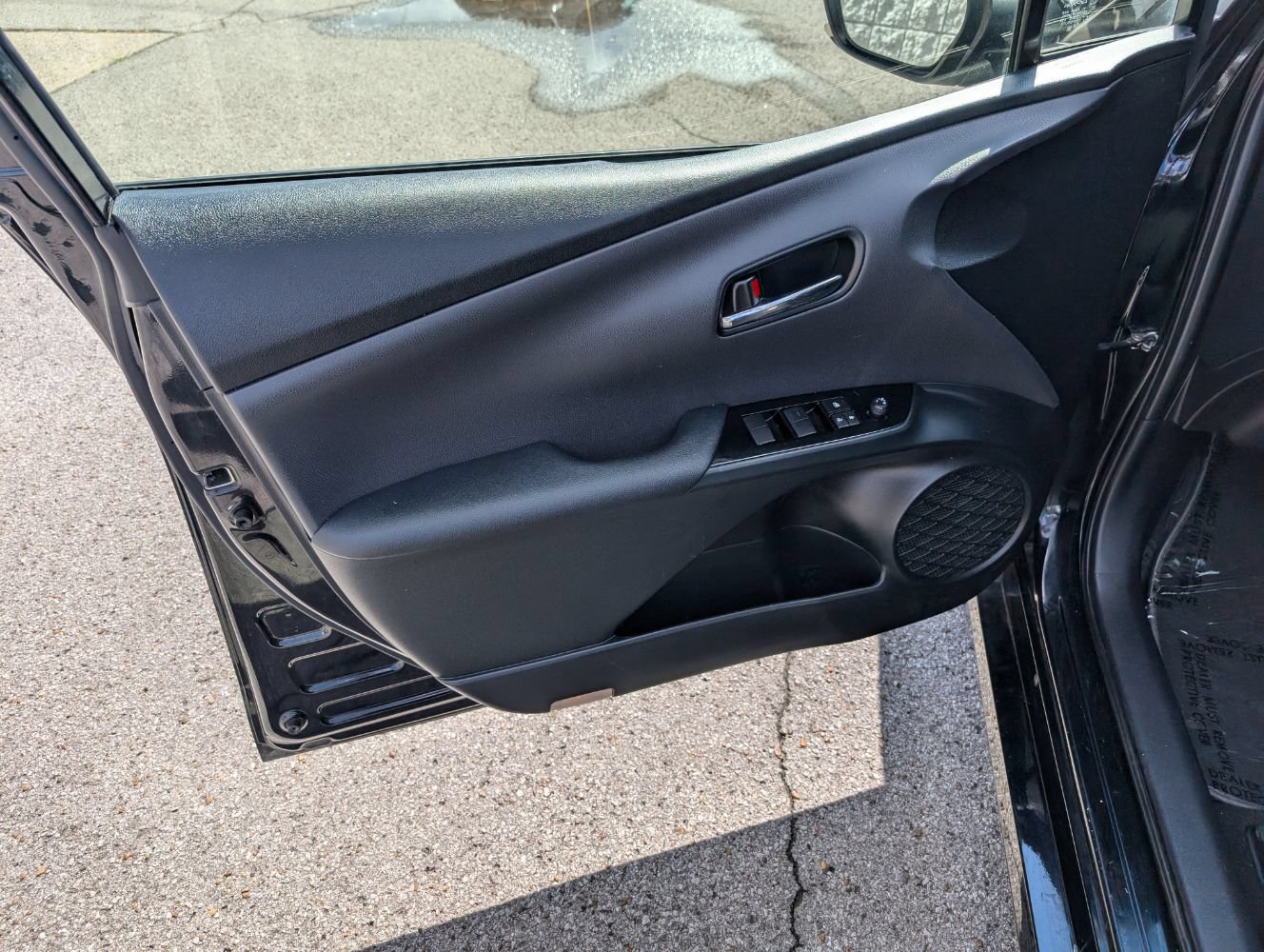Used 2021 Toyota Prius LE FWD image 10