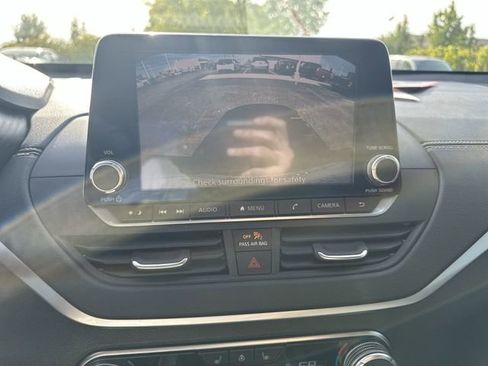 Used 2019 Nissan Altima 2.5 SV image 14