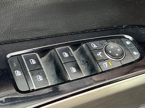 Used 2023 Nissan Pathfinder Platinum image 13