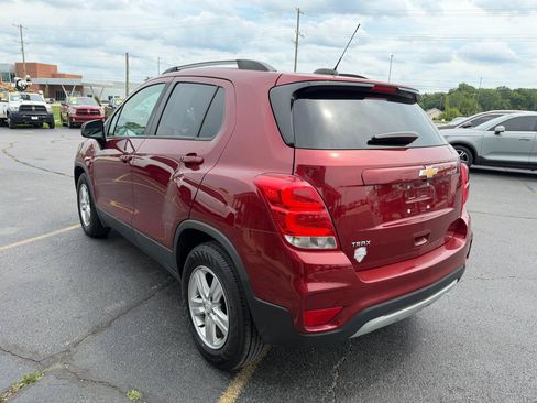 Used 2021 Chevrolet Trax LT w/ LT Convenience Package FWD image 5