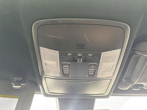 Used 2018 Toyota RAV4 SE image 22