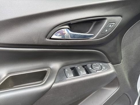 Used 2020 Chevrolet Equinox LT image 15
