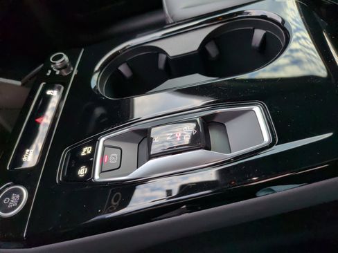 Used 2025 Audi Q6 e-tron Premium w/ Convenience Package image 26