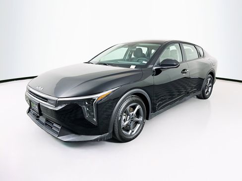 Used 2025 Kia K4 LXS image 3