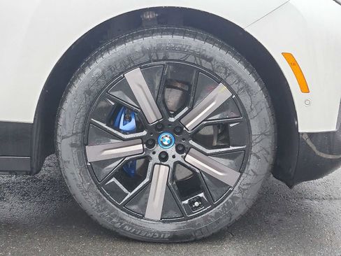 Certified 2024 BMW iX xDrive50 w/ Premium Package AWD/4WD image 8