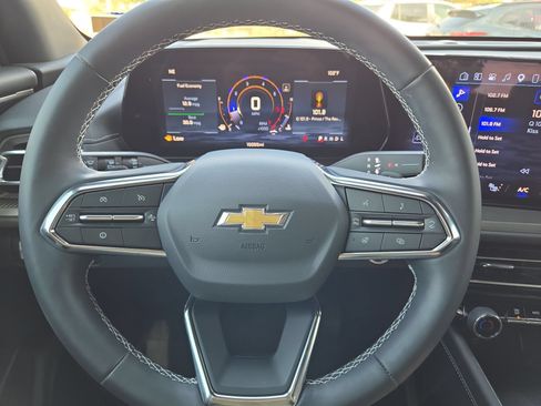 Certified 2026 Chevrolet Traverse LT w/ Driver Confidence Package FWD image 18