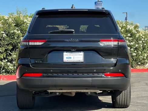 Used 2023 Jeep Grand Cherokee Altitude AWD/4WD image 7