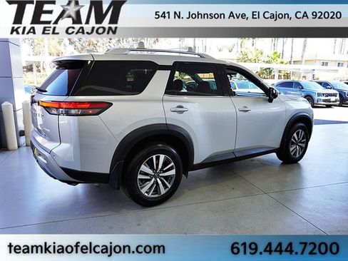 Used 2024 Nissan Pathfinder SL FWD image 9