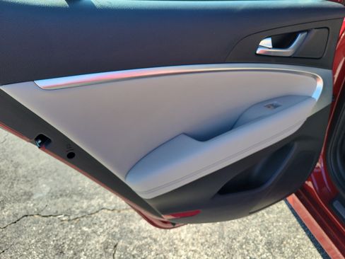 Used 2023 Genesis G70 2.0T RWD image 17