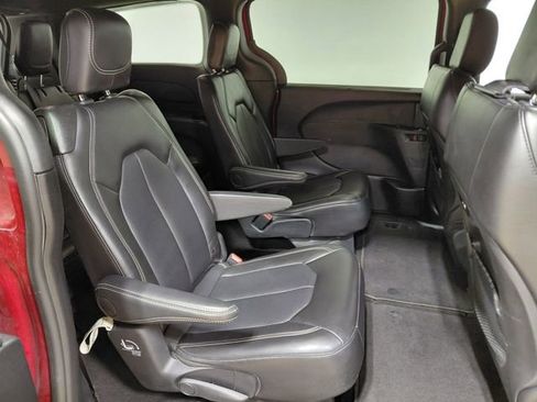 Certified 2025 Chrysler Pacifica Select FWD image 46