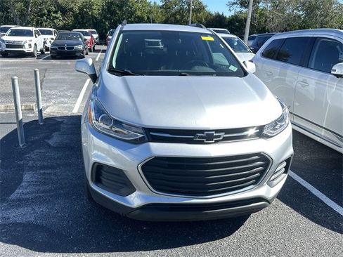 Used 2022 Chevrolet Trax LT w/ Sport Edition image 4