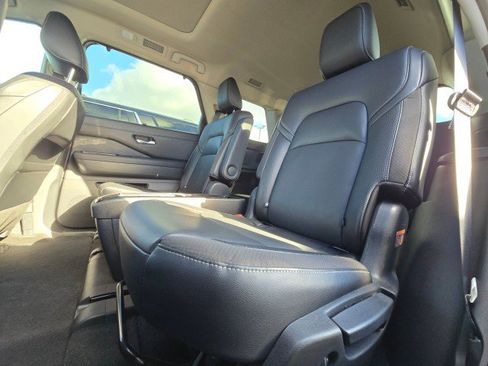 Used 2024 Nissan Pathfinder SL w/ SL Premium Package image 12