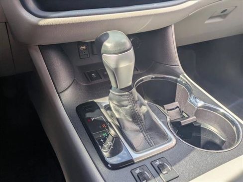 Used 2018 Toyota Highlander XLE image 11