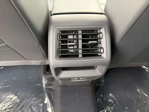 New 2026 Volkswagen Tiguan SE FWD image 4