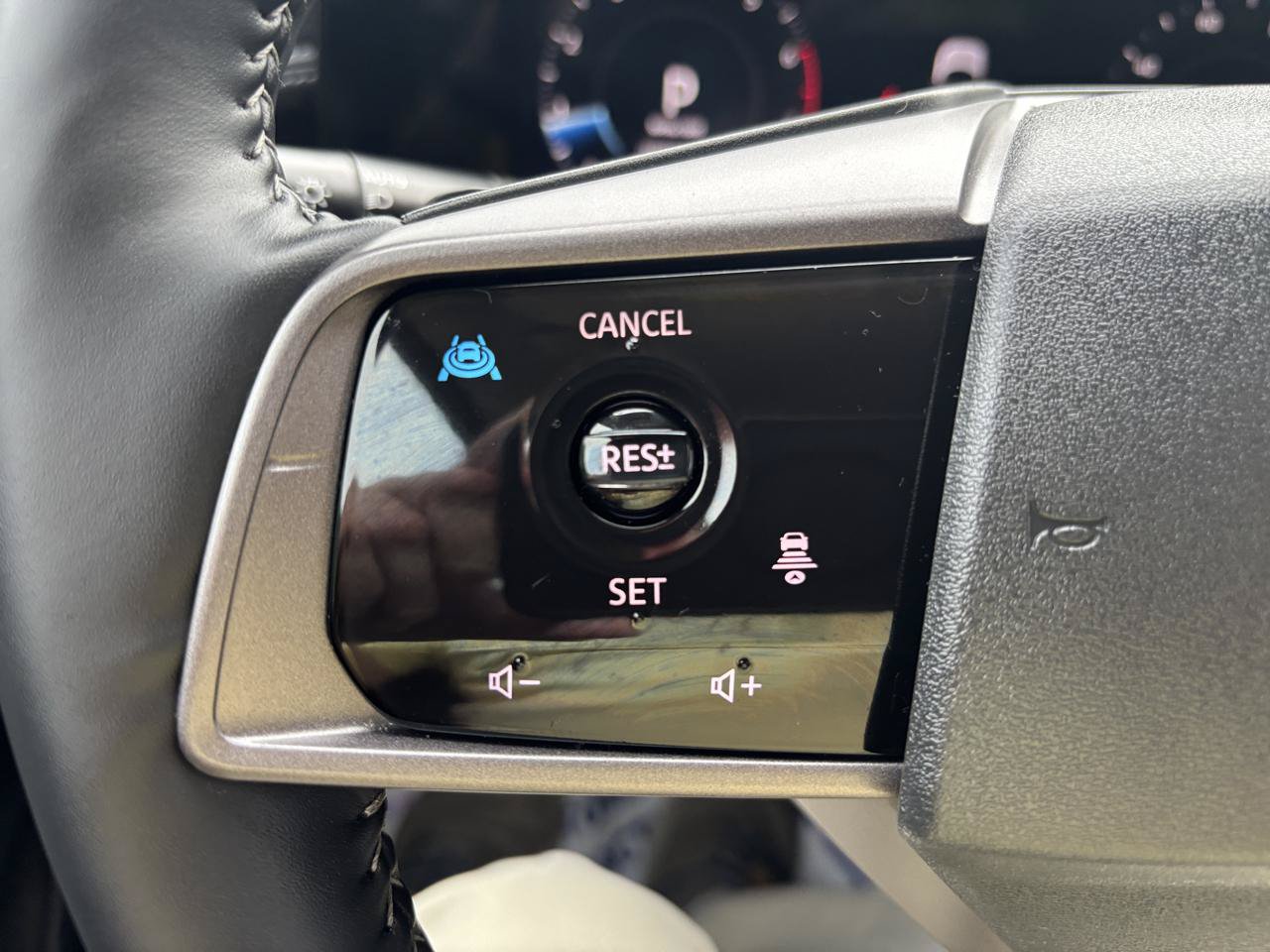 Used 2025 Nissan Murano SV AWD/4WD image 16