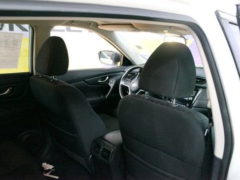 Used 2017 Nissan Rogue SV AWD/4WD image 10