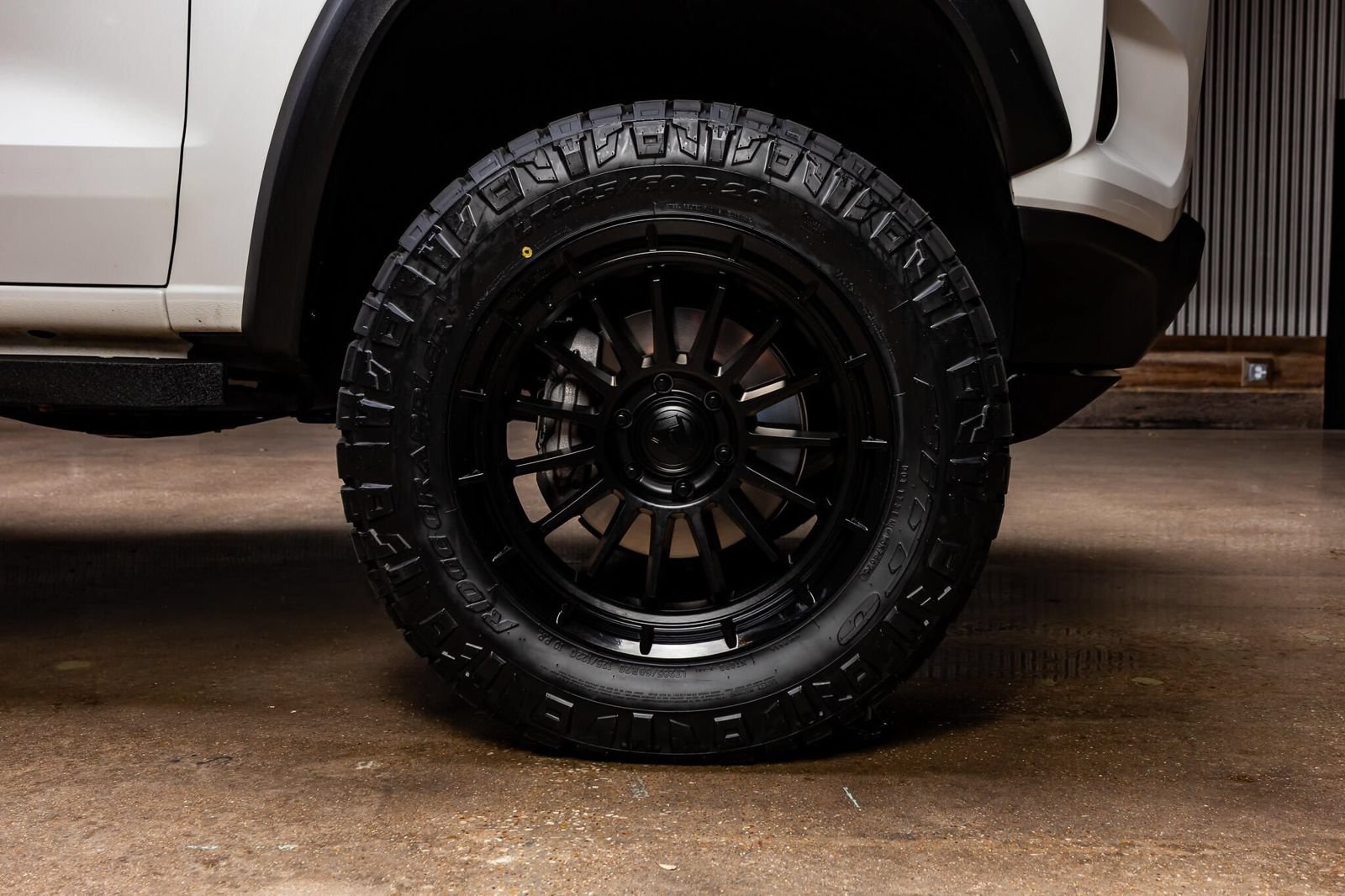 Used 2024 Chevrolet Colorado ZR2 w/ Technology Package AWD/4WD image 12