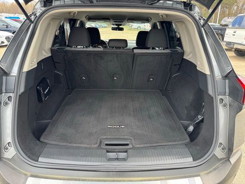 Used 2023 Nissan Rogue SV image 11