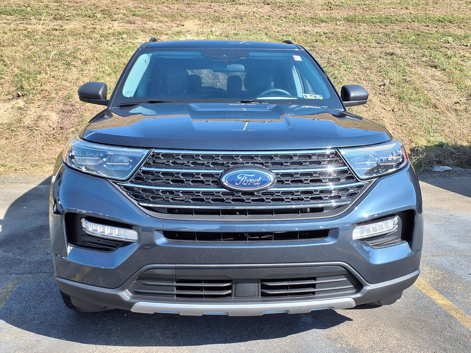 Used 2023 Ford Explorer XLT w/ Equipment Group 202A AWD/4WD image 2