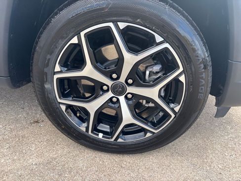 Used 2025 Jeep Compass Limited image 30