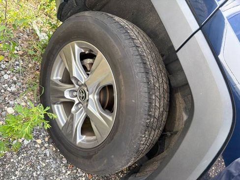 Used 2025 Toyota RAV4 XLE AWD/4WD image 5