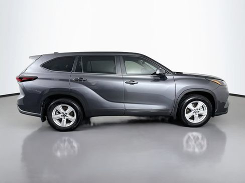 Certified 2024 Toyota Highlander LE FWD image 4