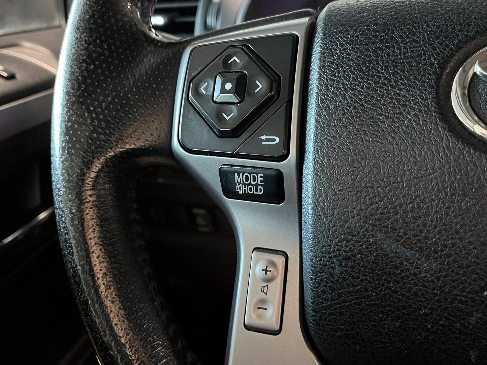 Used 2014 Toyota 4Runner SR5 AWD/4WD image 29