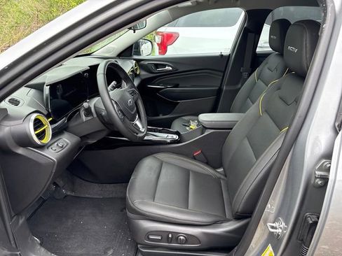 Used 2025 Chevrolet Trax ACTIV FWD image 7