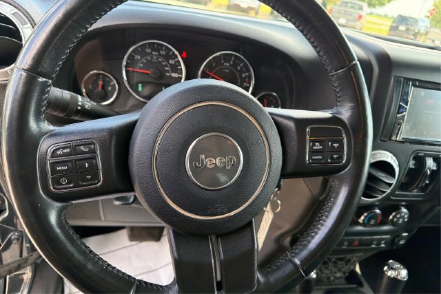Used 2017 Jeep Wrangler Unlimited Rubicon w/ Connectivity Group AWD/4WD image 15