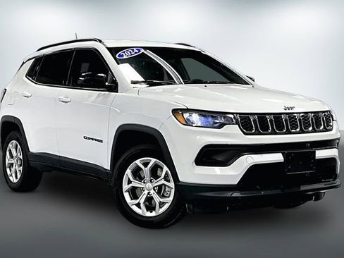Used 2024 Jeep Compass Latitude image 1