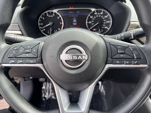 Used 2025 Nissan Altima 2.5 SV FWD image 28