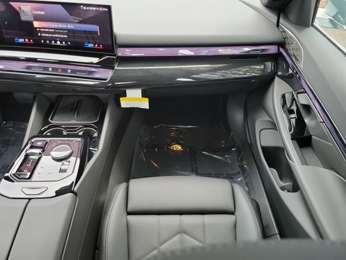 New 2026 BMW i5 eDrive40 w/ Premium Package image 16