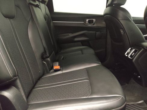 Used 2023 Kia Sorento S FWD image 19