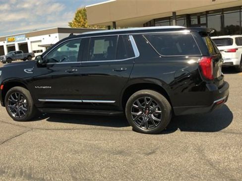 Used 2024 GMC Yukon SLT w/ SLT Premium Package image 6