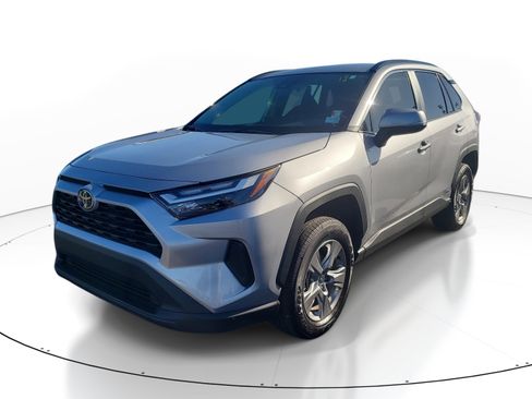 Used 2025 Toyota RAV4 XLE AWD/4WD image 3