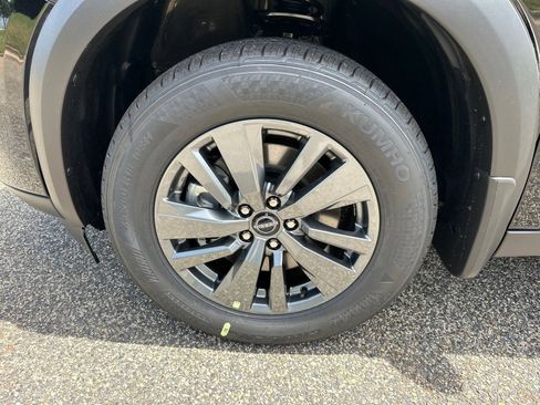 New 2026 Nissan Pathfinder SV w/ SV Premium Package FWD image 9