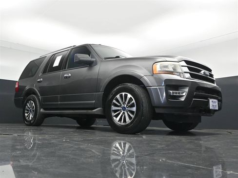 Used 2016 Ford Expedition XLT w/ Equipment Group 202A RWD image 29