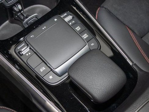 Certified 2023 Mercedes-Benz GLB 250 4MATIC image 21