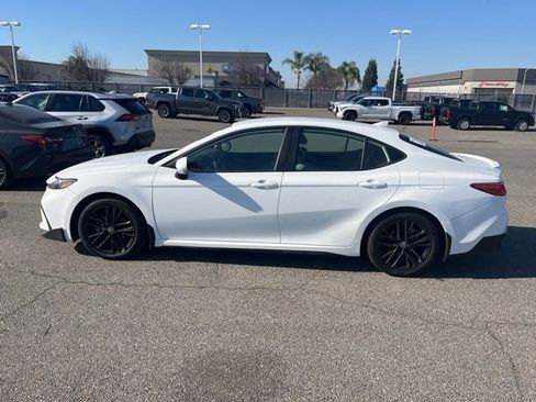 Used 2025 Toyota Camry SE image 8