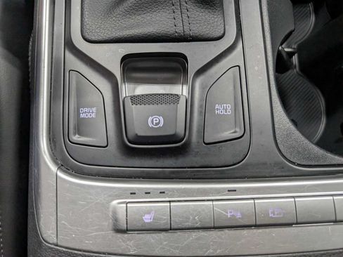 Used 2025 Kia Carnival FWD image 29