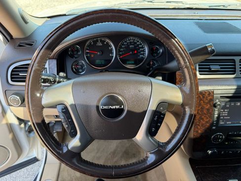 Used 2012 GMC Yukon Denali image 16