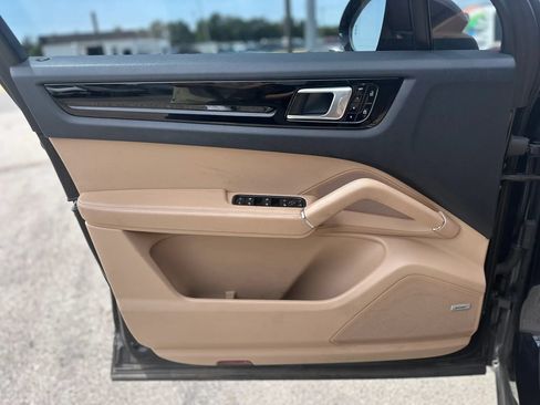 Used 2019 Porsche Cayenne AWD/4WD image 21